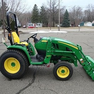 Ciągnik John Deere 3046R