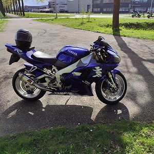 Yamaha YZF R1