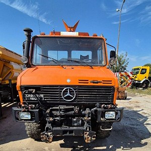 Pojazd Ciężarowy Mercedes Unimog