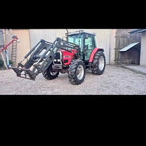 Ciągnik Massey Ferguson 6130 z ładowaczem czołowym 