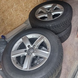 felga samochodowa z oponą 235/65R17 x 4