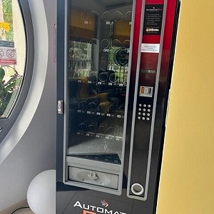 AUTOMAT VENDINGOWY SPRZEDAJĄCY