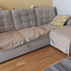 łóżko rozłożone na płasko i materac x 1, Sofa narożna x 1