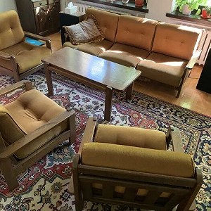 Sofa trzyosobowa x 1, Fotel x 3, Ława x 1