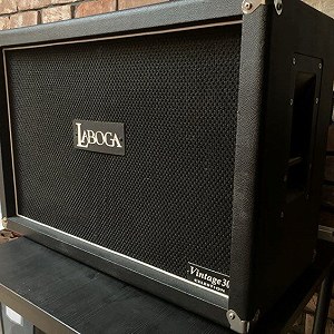 Głośnik gitarowy w drewnianej obudowie