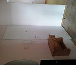 kuchnia, przedpokoj pokoj, pralka, biurko, szafa, półka, kartony