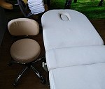 Lozko do masażu i krzesło obrotowe