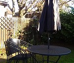 Komplet: 4 krzesła, stolik + parasol ogrodowy