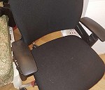 2 krzesła obrotowe zapakowane w folie bombelkową