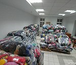 1200 kg odzieży używane w workach po 25 kg
