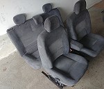 2 fotele i kanapa z kompaktowego auta