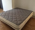 Un colchón con sommier tapicero 160x200