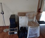 komputer, monitory, projektory, stół, lampy