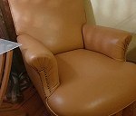 1 armchair, approximately 1m x 1m x 1m