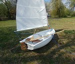 łódź żaglowo-wiosłowa z demontowanym masztem