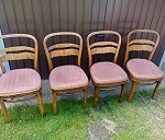 9 krzeseł plus stolik i polka