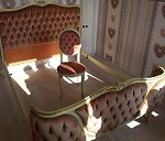 łóżko stylowe 140 x 200 z giętymi elementami (rozłożone) + krzesło