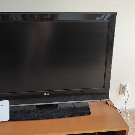 Large TV (40"+) x 1, Medium box x 1