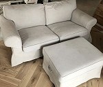 Sofa dwuosobowa i podnozek