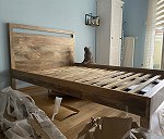 Drewniana rama łóżka (rozmontowana, w częściach)
