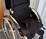 wózek inwalidzki, 1 waliza i torba x 3